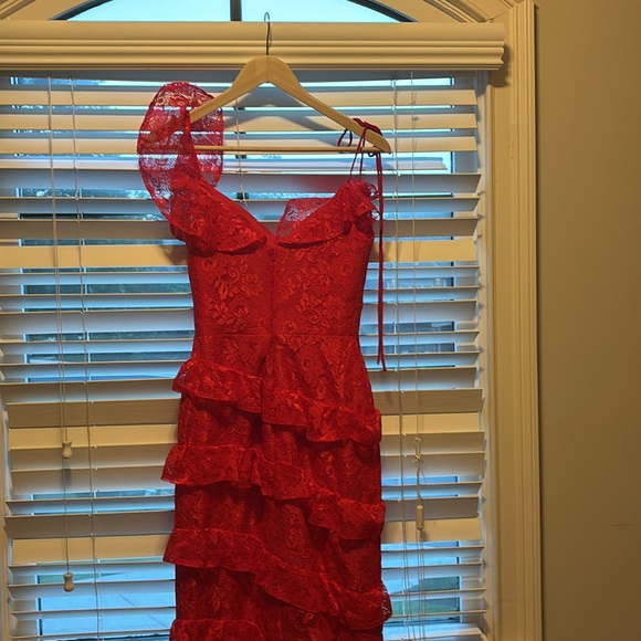 RED PROM DRESS SIZE:2 NEVER WORN - Picture 1 of 5